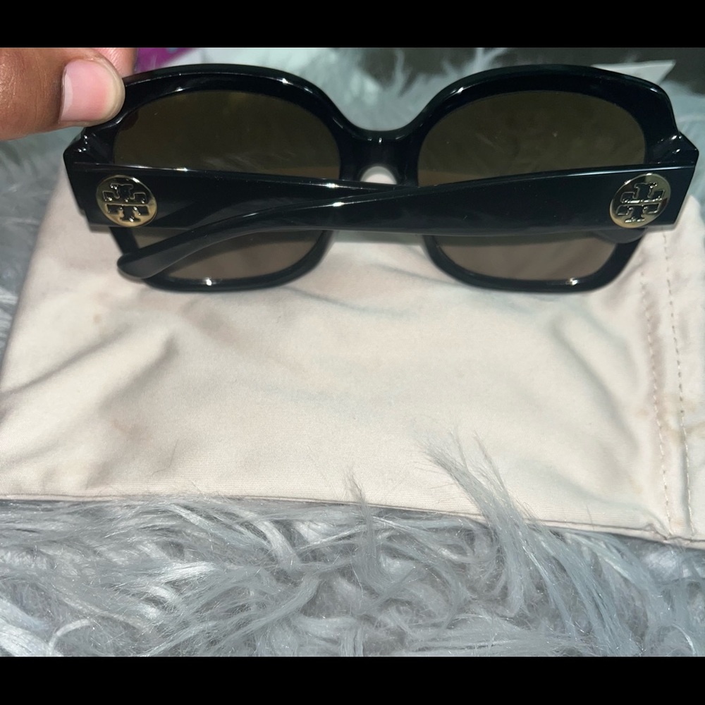 COPY - Tory Burch Sunnies!